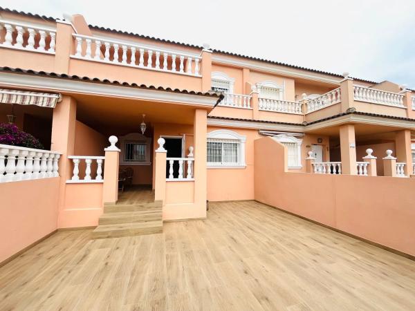 Chalet adosado en calle de Finlandia, 11