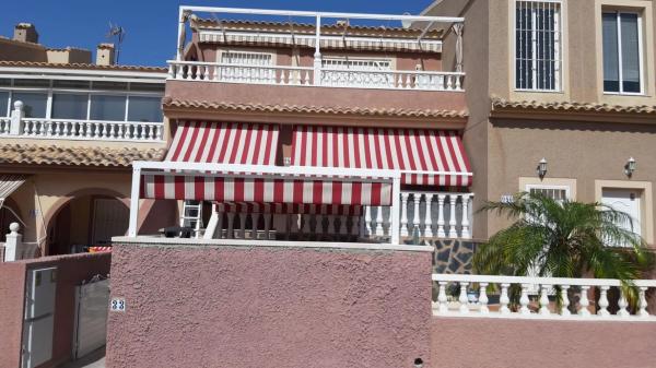 Chalet adosado en calle Canarias, 33