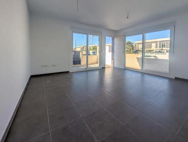 Casa independiente en calle Malta