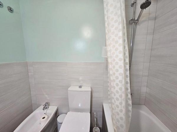 Chalet pareado en calle La Rioja