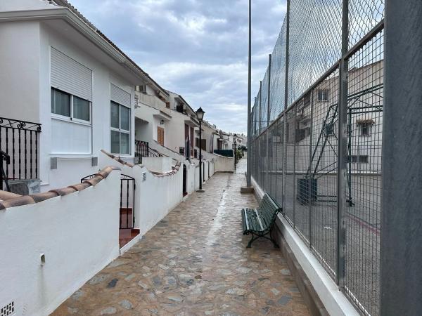 Chalet adosado en calle Monte de Santa Pola