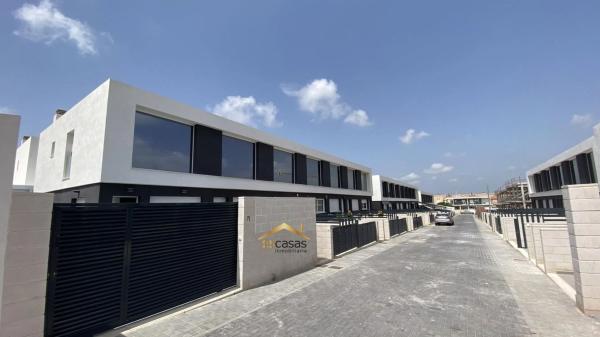 Casa independiente en calle Malta