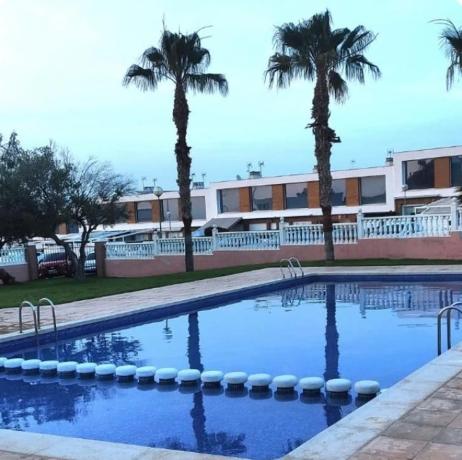 Chalet adosado en calle de Creta, 80