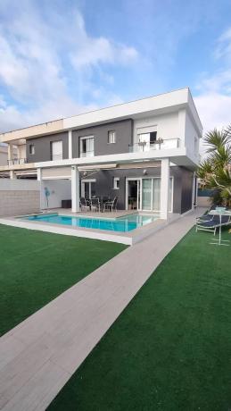 Casa independiente en calle Malta