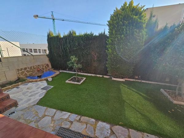 Chalet pareado en calle Monte de Santa Pola