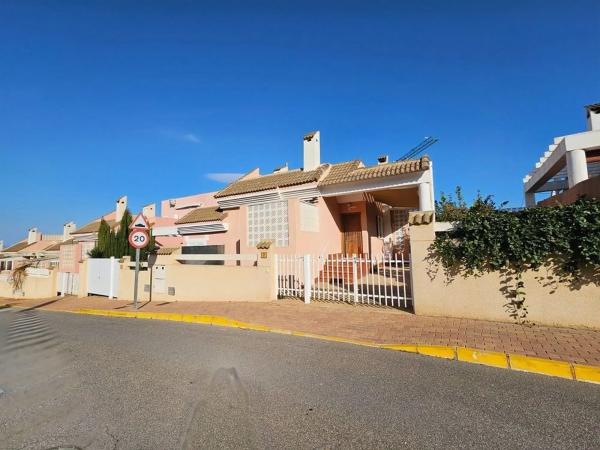 Chalet pareado en calle Monte de Santa Pola