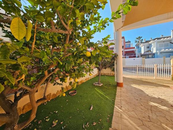 Chalet pareado en calle Monte de Santa Pola