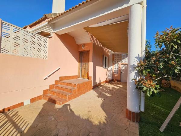 Chalet pareado en calle Monte de Santa Pola