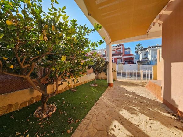 Chalet pareado en calle Monte de Santa Pola