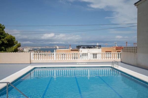 Chalet adosado en calle La Rioja