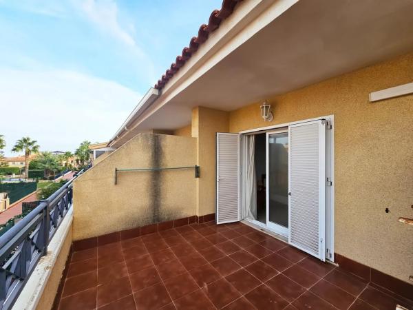 Casa independiente en avenida de Noruega