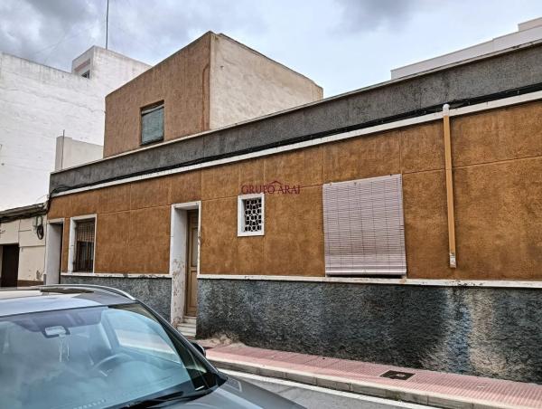 Chalet pareado en calle de Sant Antoni, 1