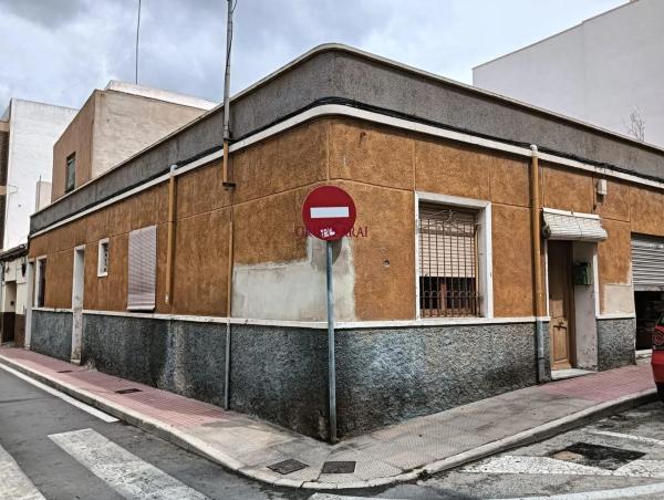 Chalet pareado en calle de Sant Antoni, 1