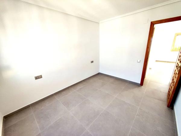 Chalet adosado en avenida de Ronda, 27