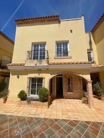 Chalet adosado en calle Gerona