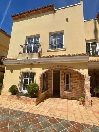 Chalet adosado en calle Gerona