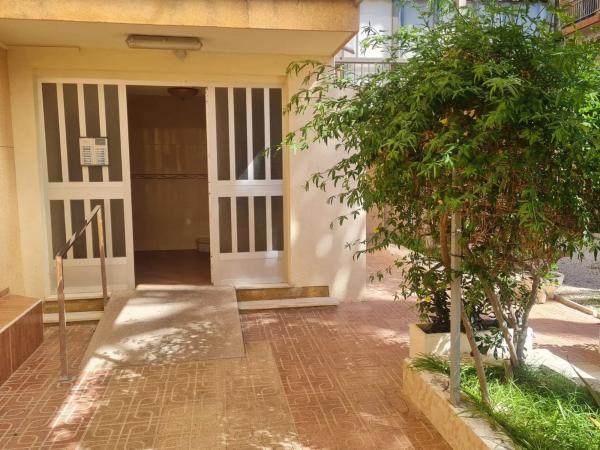 Piso en calle Yecla, 50