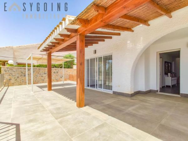 Casa independiente en avenida de la Armada Española