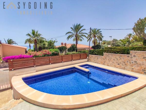 Casa independiente en avenida de la Armada Española