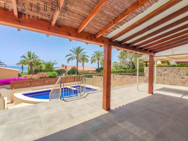 Casa independiente en avenida de la Armada Española