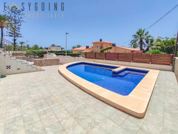 Casa independiente en avenida de la Armada Española