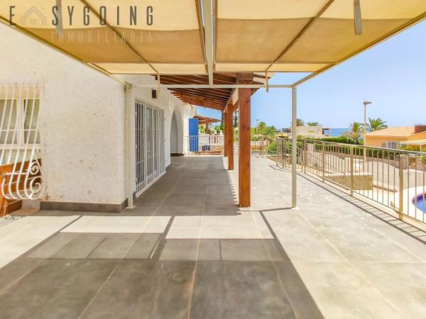 Casa independiente en avenida de la Armada Española