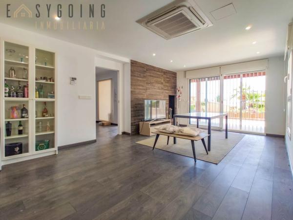 Casa independiente en avenida de la Armada Española