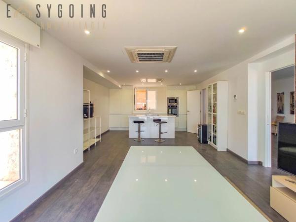 Casa independiente en avenida de la Armada Española