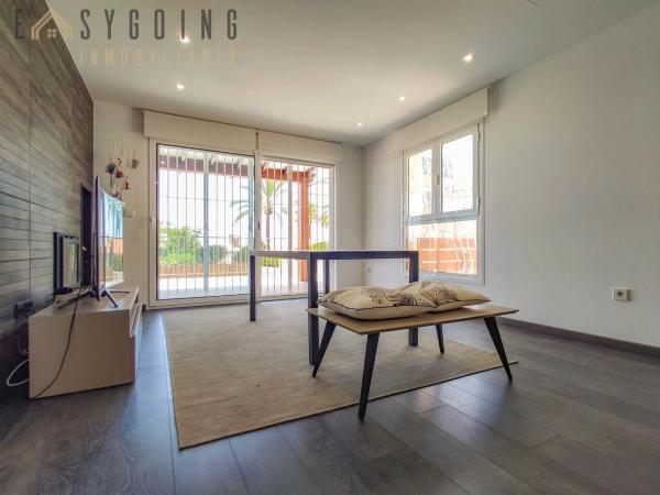 Casa independiente en avenida de la Armada Española