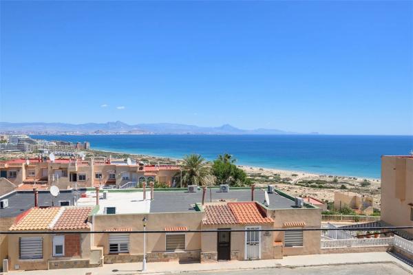 Chalet adosado en calle País Vasco