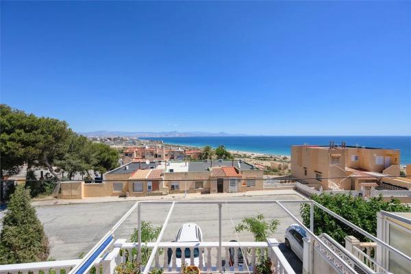 Chalet adosado en calle País Vasco