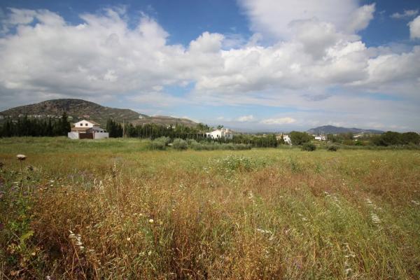 Terreno en calle Urbanización Miralmonte, 201