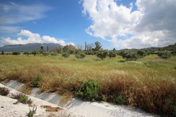 Terreno en calle Urbanización Miralmonte, 201