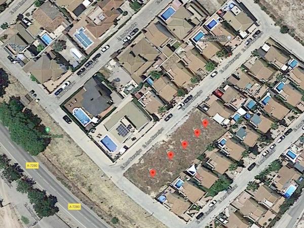 Terreno en calle Los Naranjos s/n