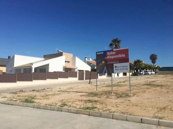 Terreno en calle Los Naranjos s/n