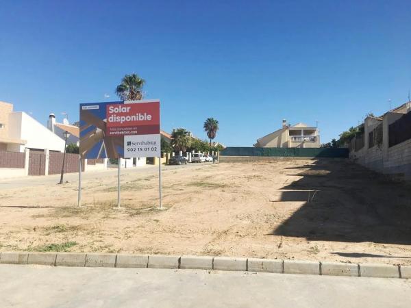 Terreno en calle Los Naranjos s/n