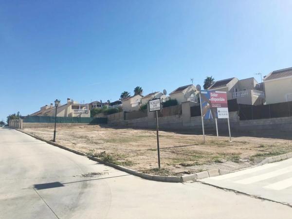 Terreno en calle Los Naranjos s/n