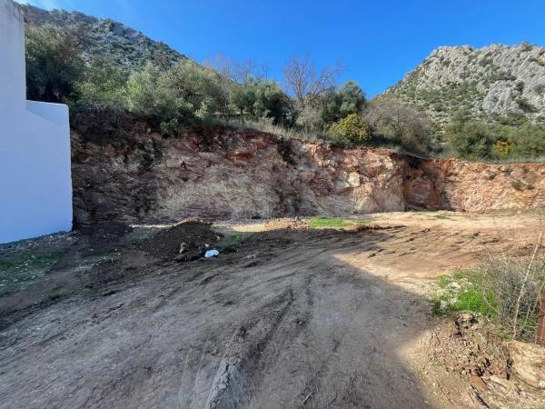 Terreno en calle Presbitero Jose Moreno, 2 -20