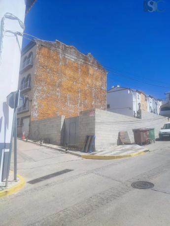 Terreno en calle Antonio Machado