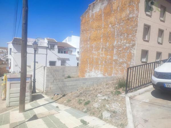 Terreno en calle Antonio Machado