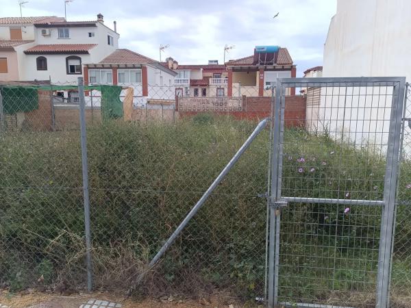 Terreno en Urbanización Villas de Almayate, 27