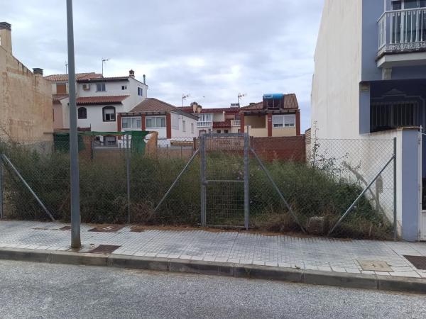 Terreno en Urbanización Villas de Almayate, 27
