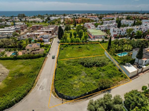 Terreno en calle la Moraleja