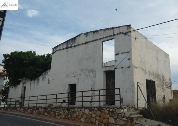 Terreno en avenida de Guaro