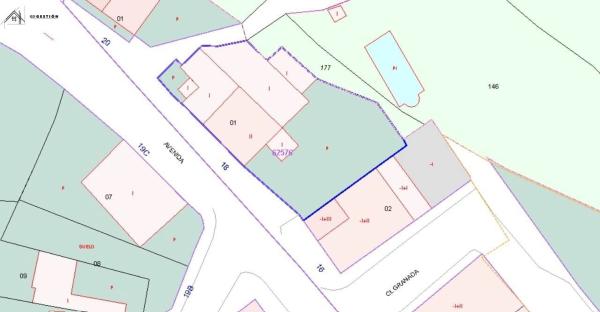 Terreno en avenida de Guaro