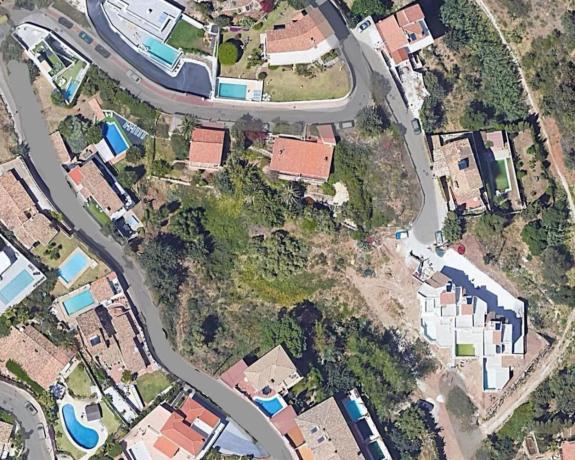 Terreno en calle los Madroños