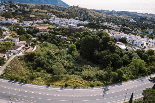 Terreno en calle Alcaparras