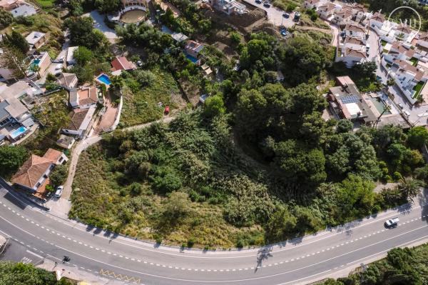 Terreno en calle Alcaparras