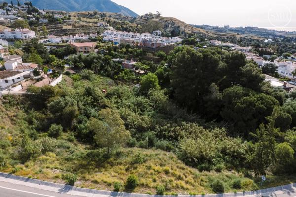 Terreno en calle Alcaparras