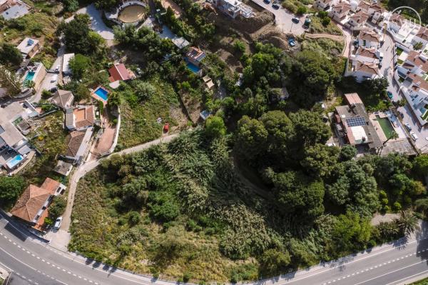 Terreno en calle Alcaparras